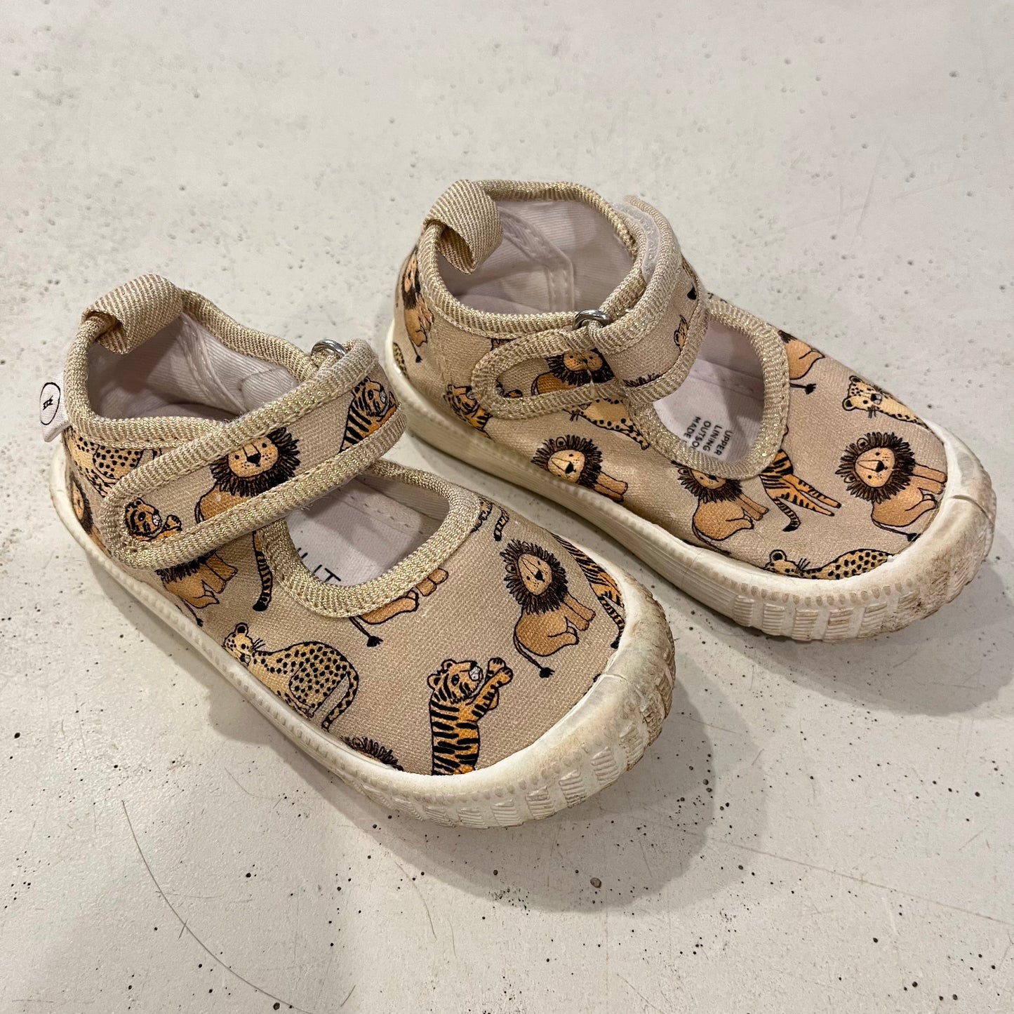 WALNUT Animal Shoes, 23