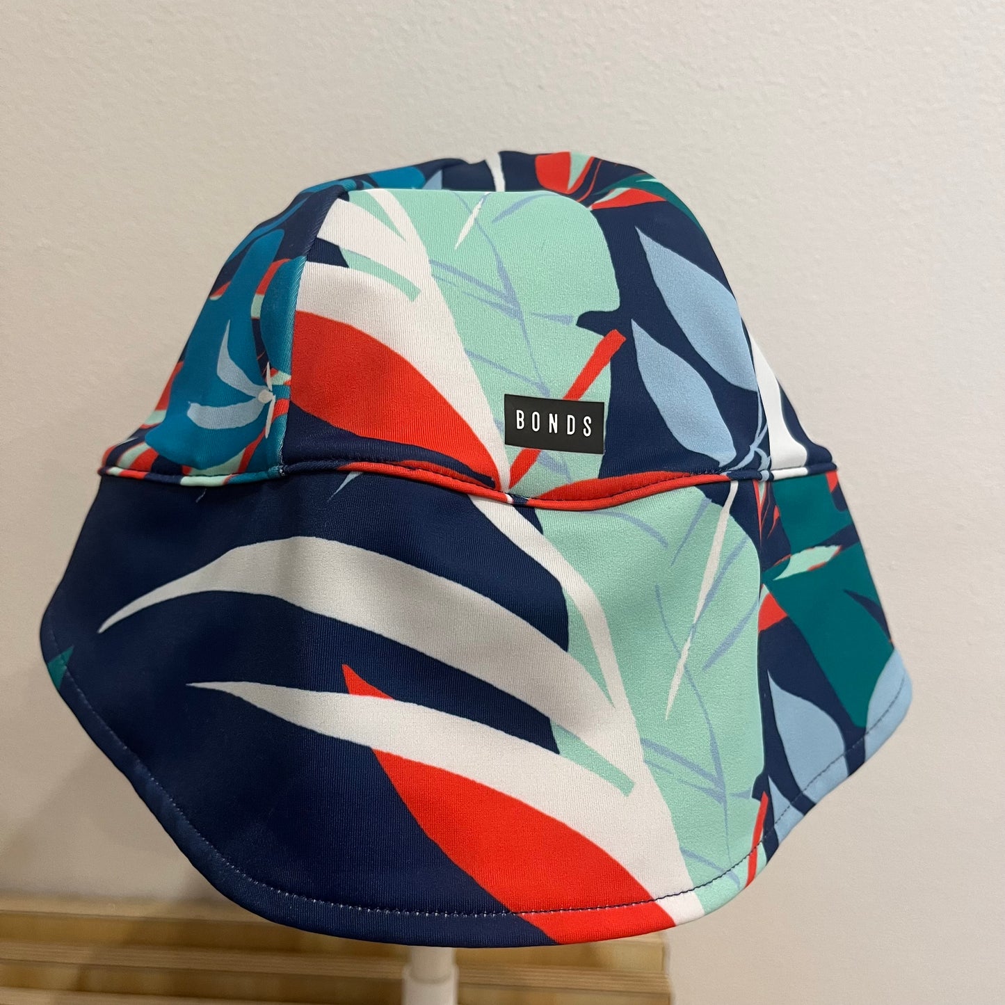 BONDS swim hat, size 0-6m