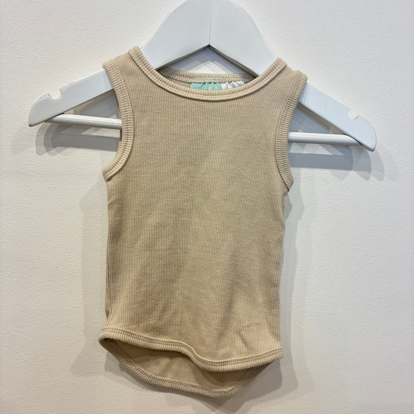ERGO POUCH Beige Singlet, NB