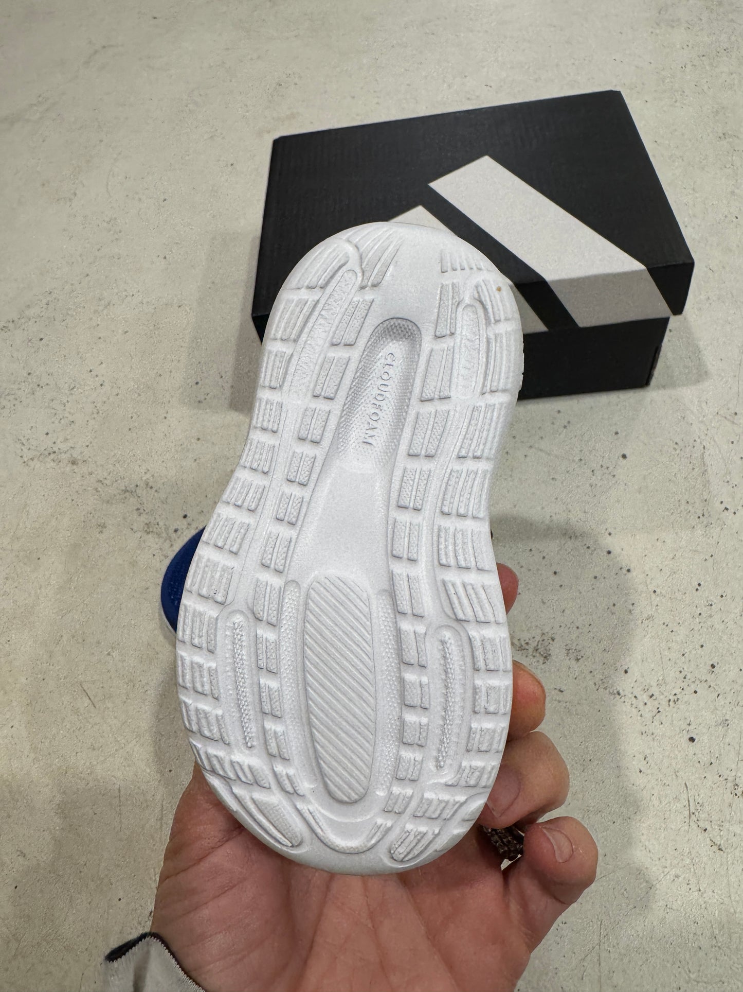 ADIDAS run falcon blue sneakers, US5