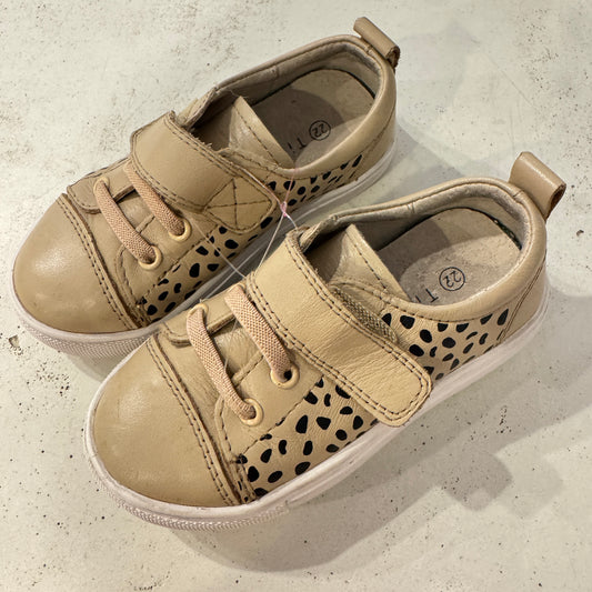 TIK TOK Byron Spot Sneakers, size 22