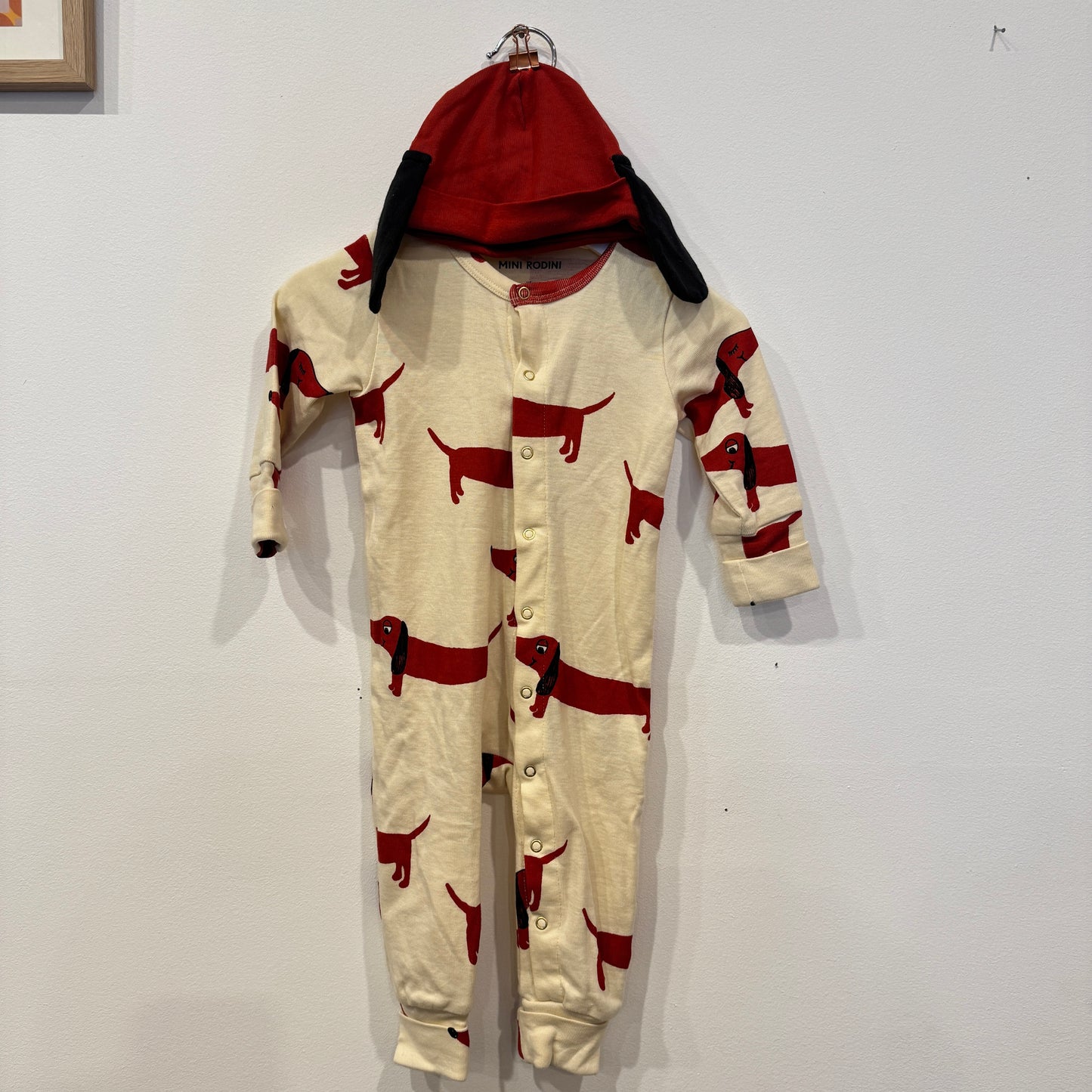 MINI RODINI Dachshund Onesie + Beanie, 4m