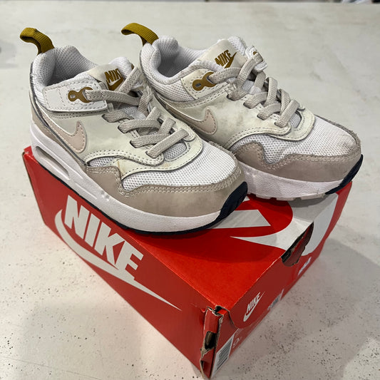 NIKE runners, size US 9