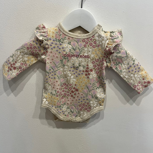 COUNTRY ROAD floral onesie, size Newborn