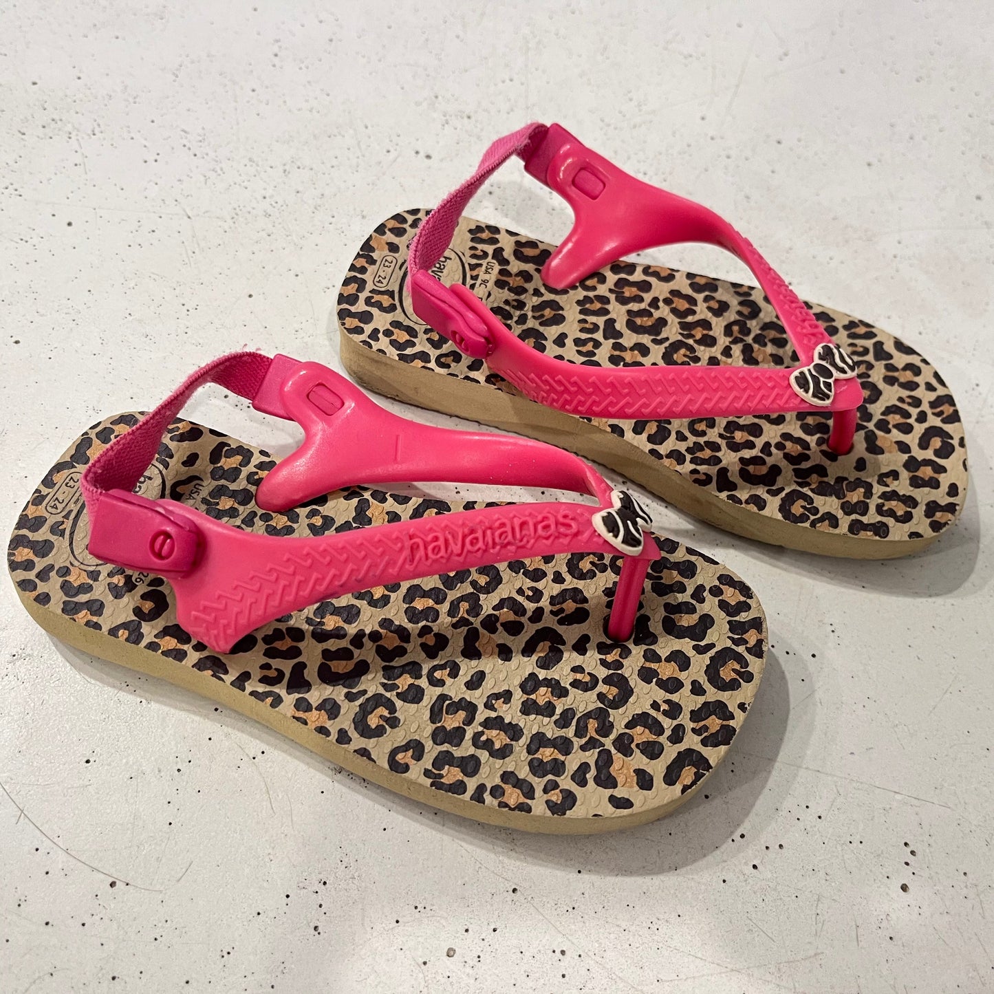 HAVAIANA Leopard Thongs, 23-24