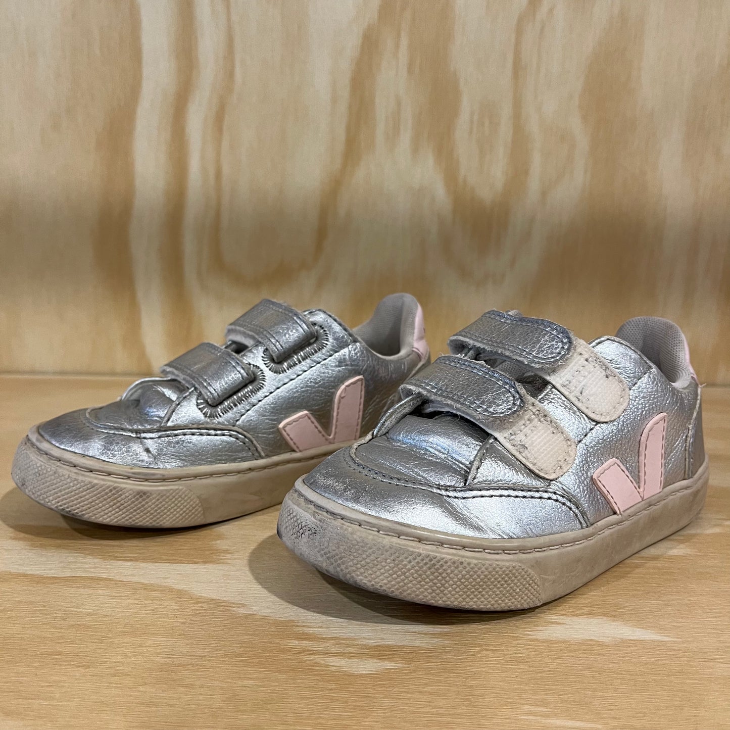 Veja 	Runners 	Silver 	12